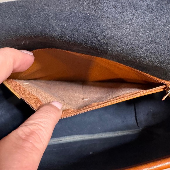 VTG Dooney & Bourke All-Weather Leather Square Surrey Crossbody Navy Brown Bag - Picture 15 of 16